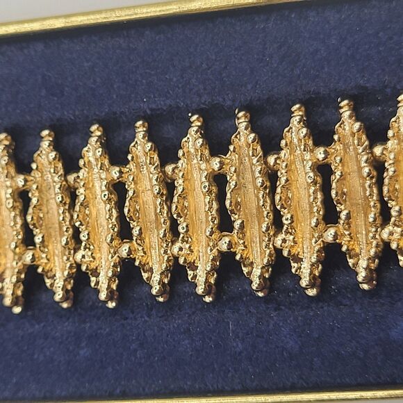 New VTG Avon Starflower Goldtone Bracelet Chunky Statement 7in - Picture 1 of 3